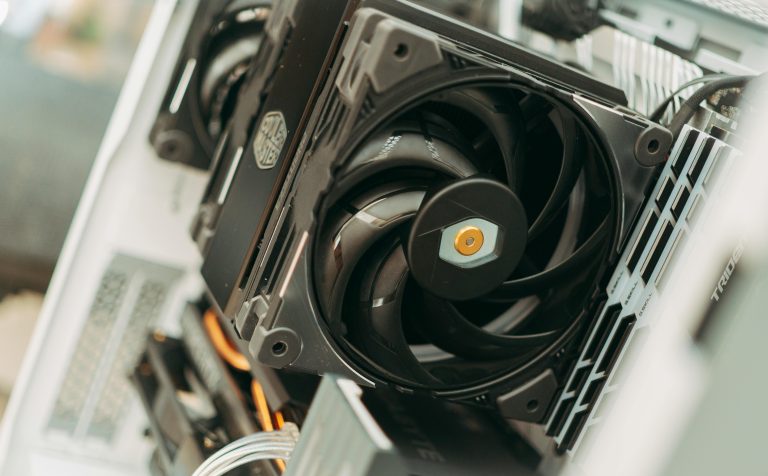 Zdjęcie do artykułu: Chłodzenie wodne vs. powietrzne – co wybrać do PC